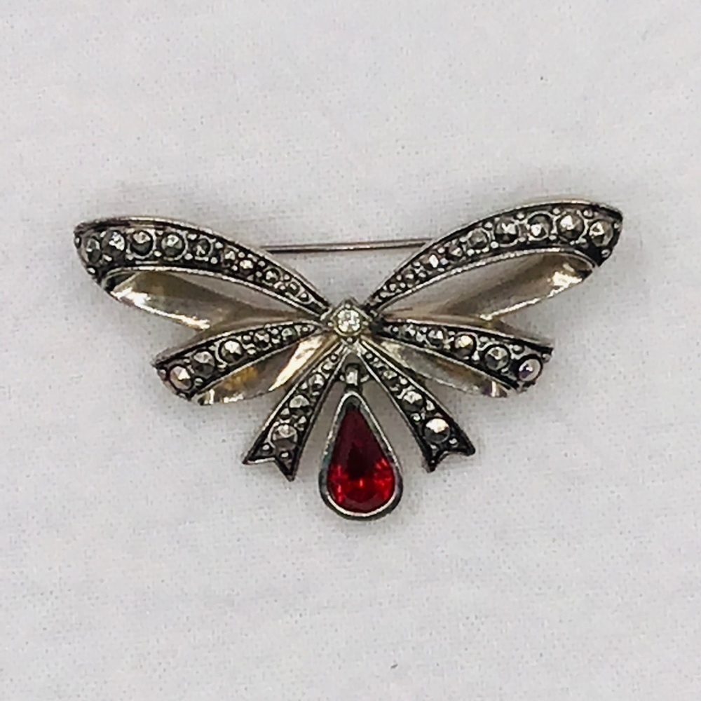 VINTAGE Avon Brooch Birthday Bow Faux Ruby Birthstone Silver Tone Rhin…
